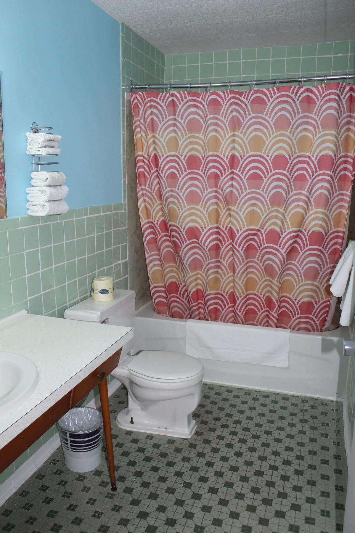 Colonial Motel Chatham-Kent Bagian luar foto